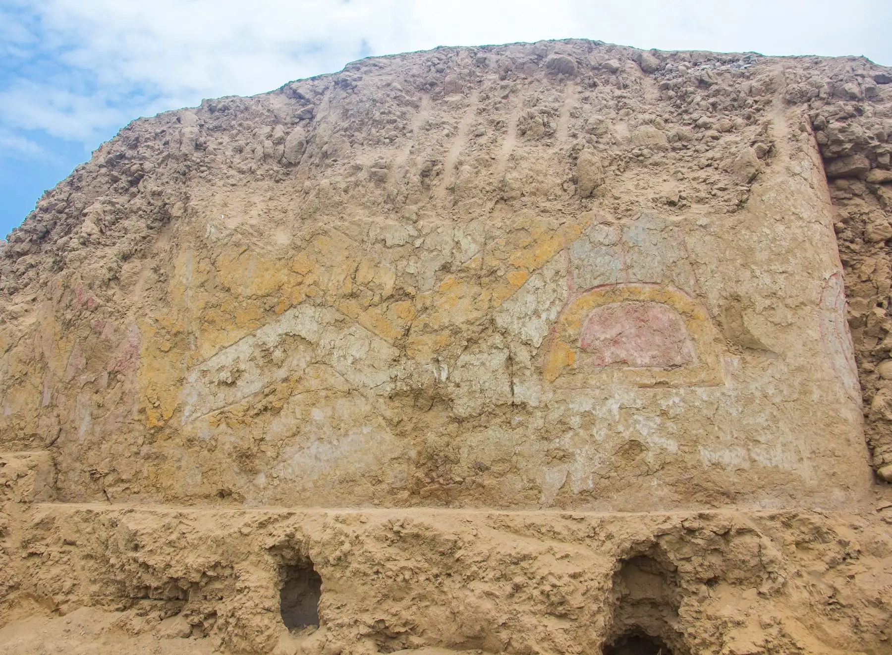 Investigadores realizaron un importante hallazgo arqueológico en La Libertad, al descubrir un pintura mural de más de 3,200 años en el valle de Virú. Fotos: Luis Puell
