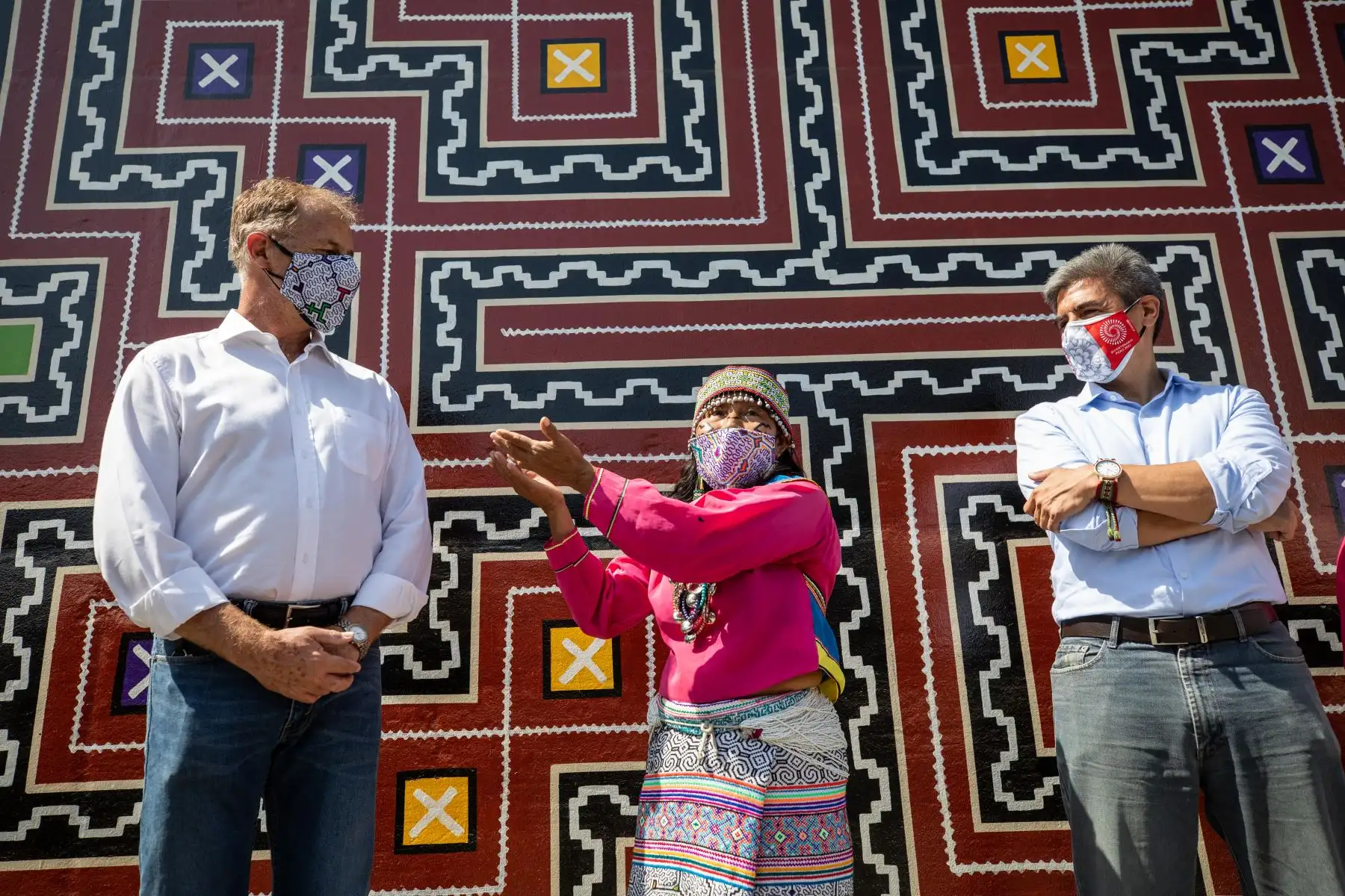 Alcalde Jorge Muñoz y ministro de Cultura presentan murales por el Día de la Diversidad Cultural. Foto: MML