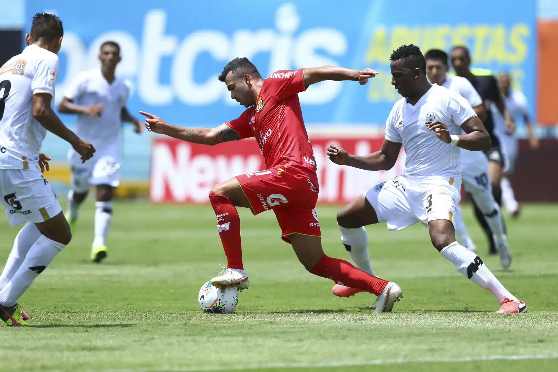 Binacional y Sport Huancayo se enfrentan por la segunda fecha de la Liga 1, en el estadio Alberto Gallardo. Foto: Liga 1