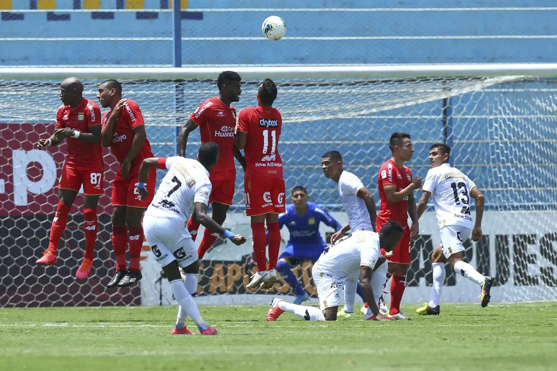 Binacional y Sport Huancayo se enfrentan por la segunda fecha de la Liga 1, en el estadio Alberto Gallardo. Foto: Liga 1