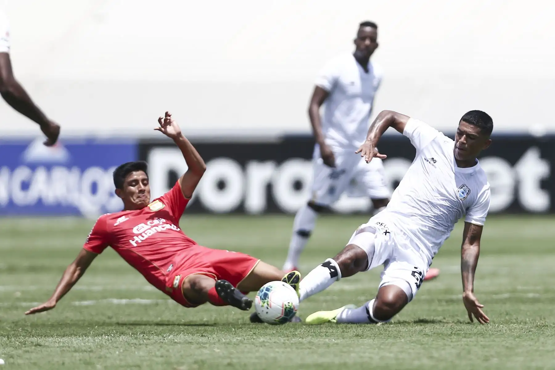 Binacional y Sport Huancayo se enfrentan por la segunda fecha de la Liga 1, en el estadio Alberto Gallardo. Foto: Liga 1