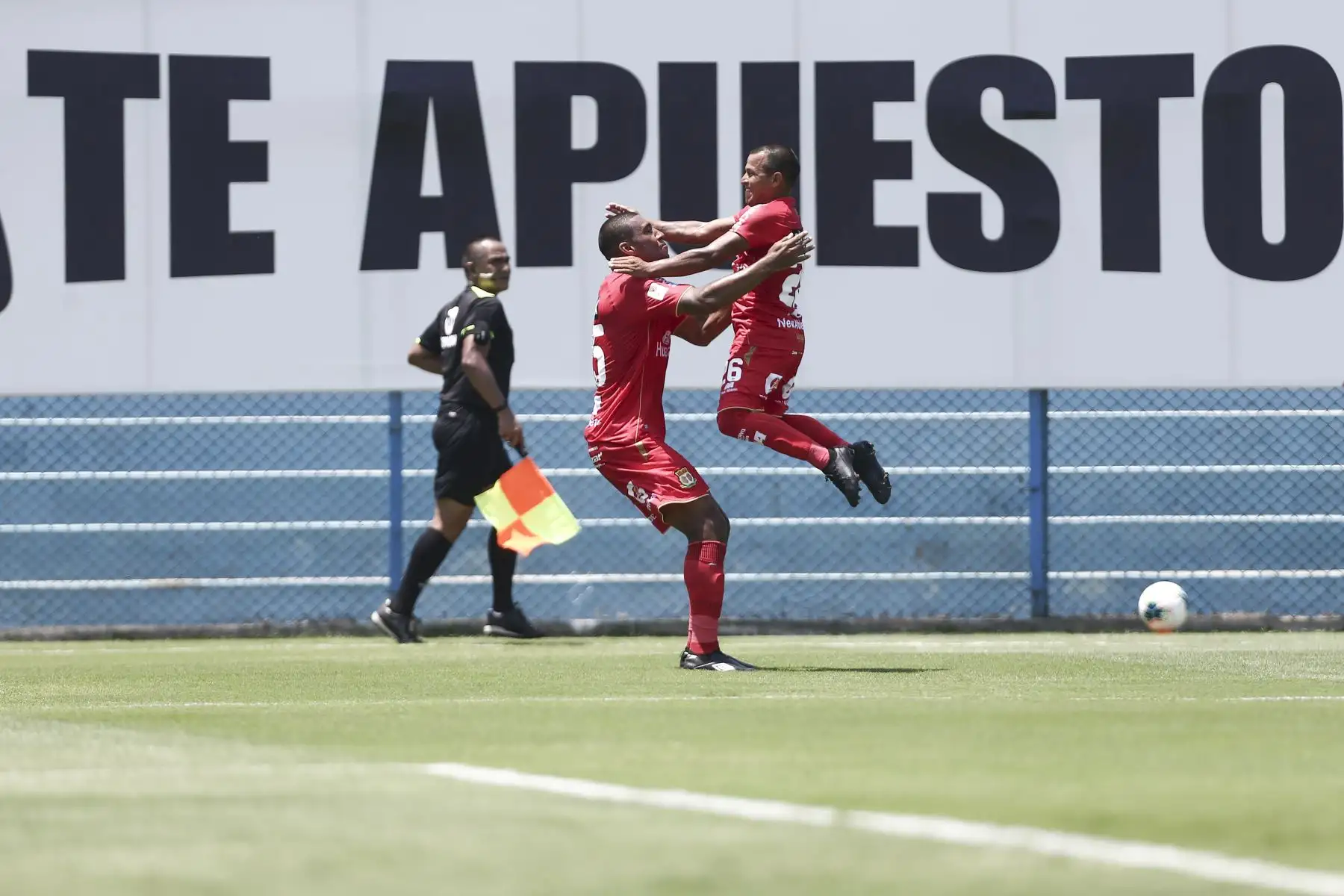 Sport Huancayo celebra tras anotar ante Binacional por la segunda fecha de la Liga 1, en el estadio Alberto Gallardo. Foto: Liga 1