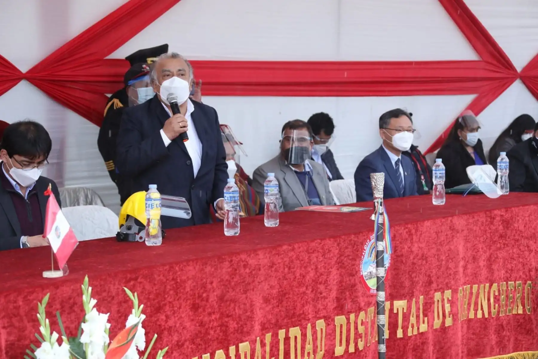 Ministro de Transportes y Comunicaciones, Eduardo González en Chinchero, Cusco. Foto: Cortesía.