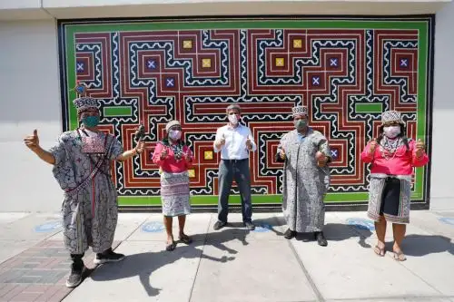 El ministro de Cultura, destacó la presentación de estos murales que son una muestra de nuestra diversidad cultural. Foto: Difusión
