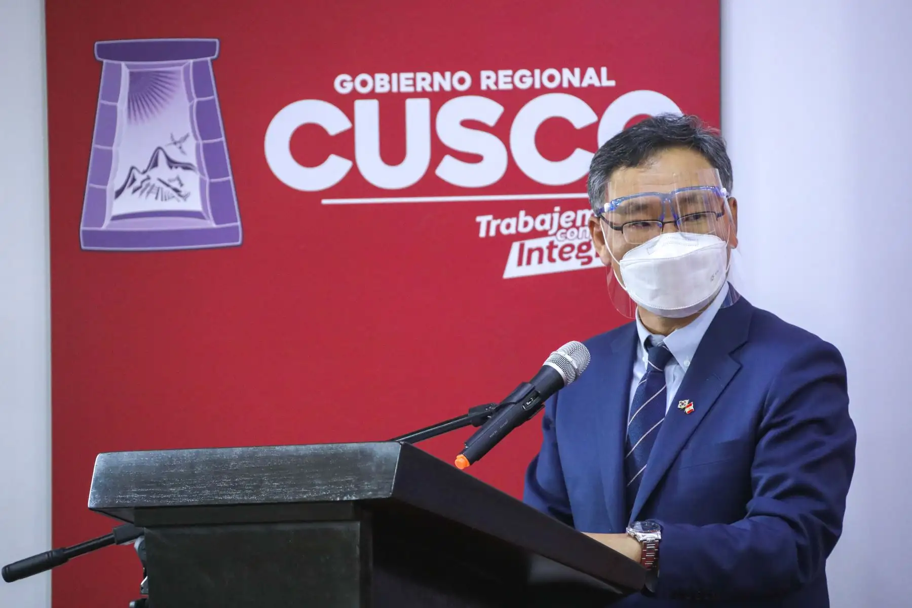 El ministro de Transportes, Eduardo Gonzalez se reunió en el distrito de Chinchero con el embajador de Corea y representantes de la empresa encargada del movimiento de tierras del futuro aeropuerto.
Foto: MTC