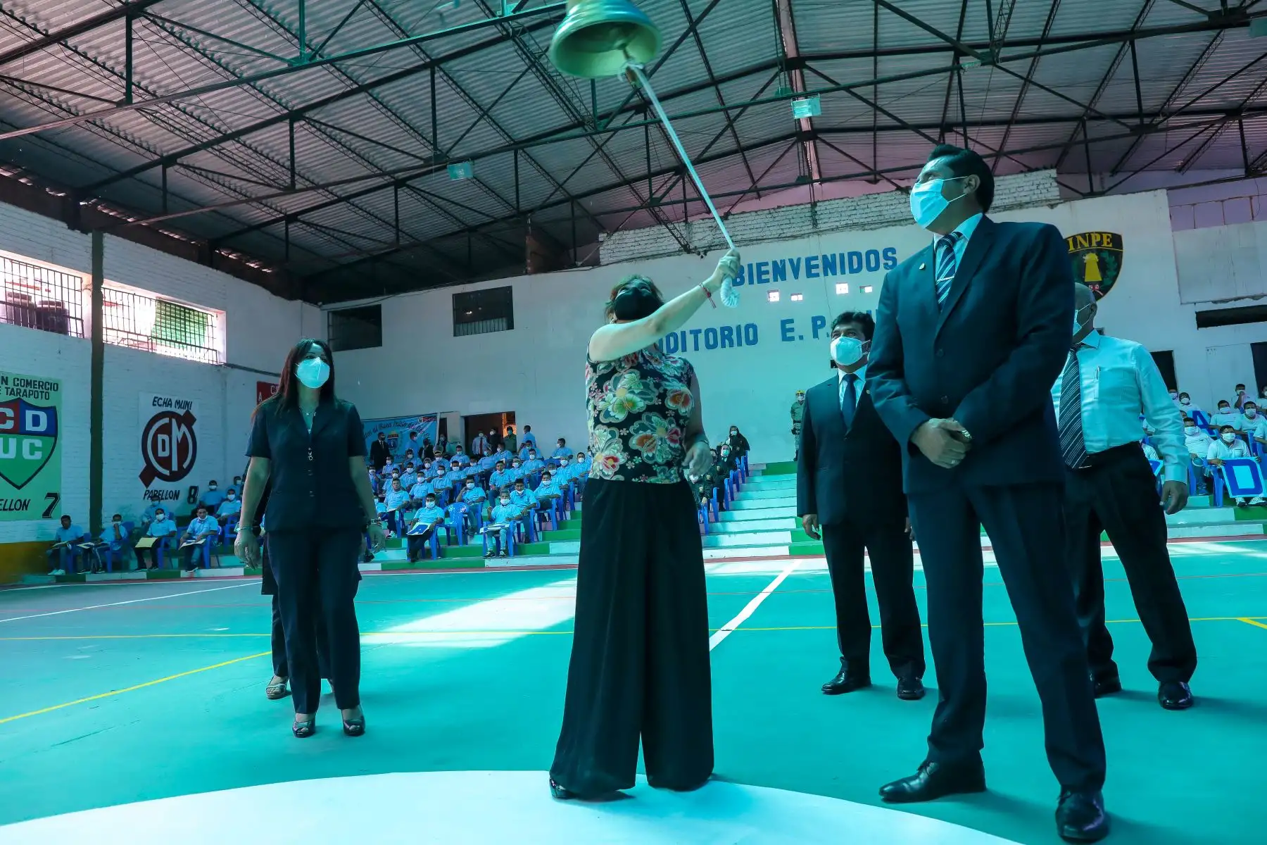 Con una ceremonia simbólica realizada en el Establecimiento Penitenciario de Lurigancho, el ministro de Justicia y Derechos Humanos, Eduardo Vega Luna y la presidenta del INPE, Susana Silva Hasembank inauguraron el año escolar 2021, en el contexto actual de una educación a distancia o no presencial, debido a la pandemia de la covid-19. Foto: INPE
