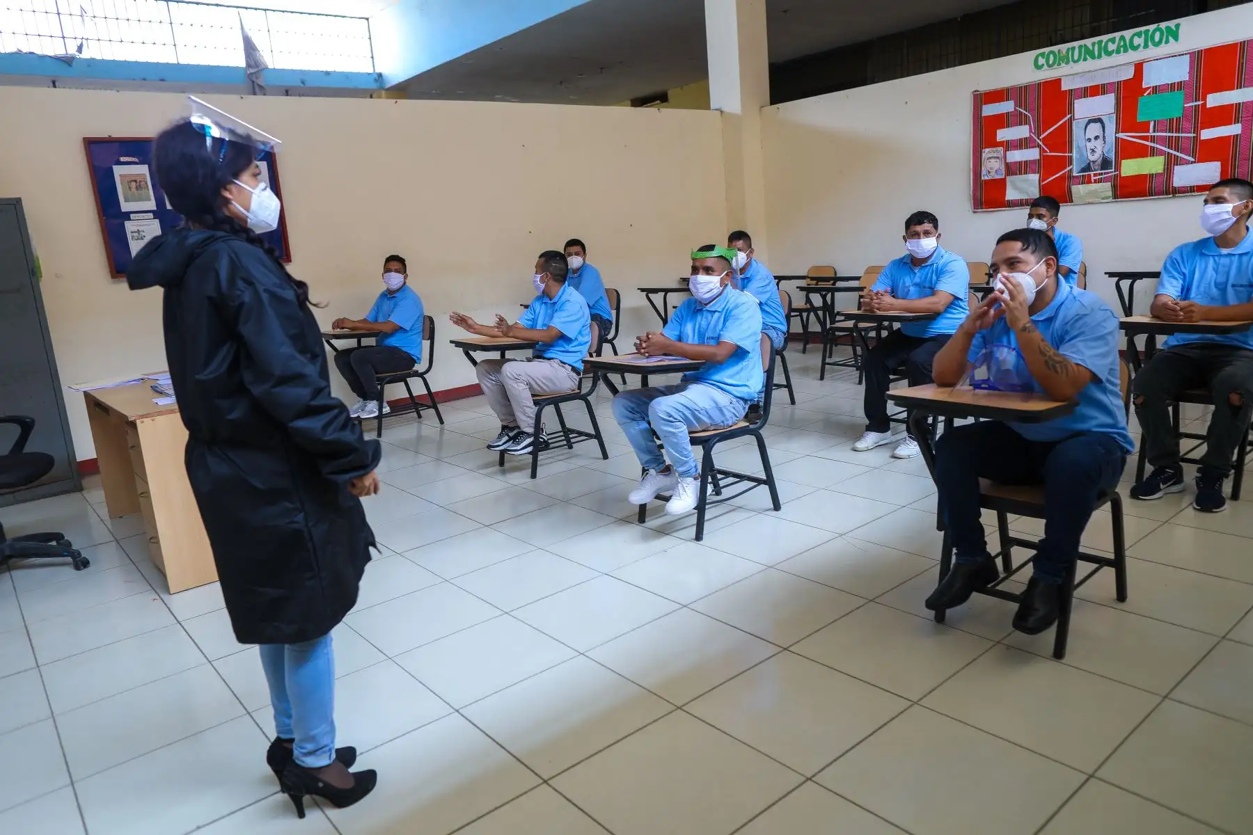 Con una ceremonia simbólica realizada en el Establecimiento Penitenciario de Lurigancho, el ministro de Justicia y Derechos Humanos, Eduardo Vega Luna y la presidenta del INPE, Susana Silva Hasembank inauguraron el año escolar 2021, en el contexto actual de una educación a distancia o no presencial, debido a la pandemia de la covid-19. Foto: INPE