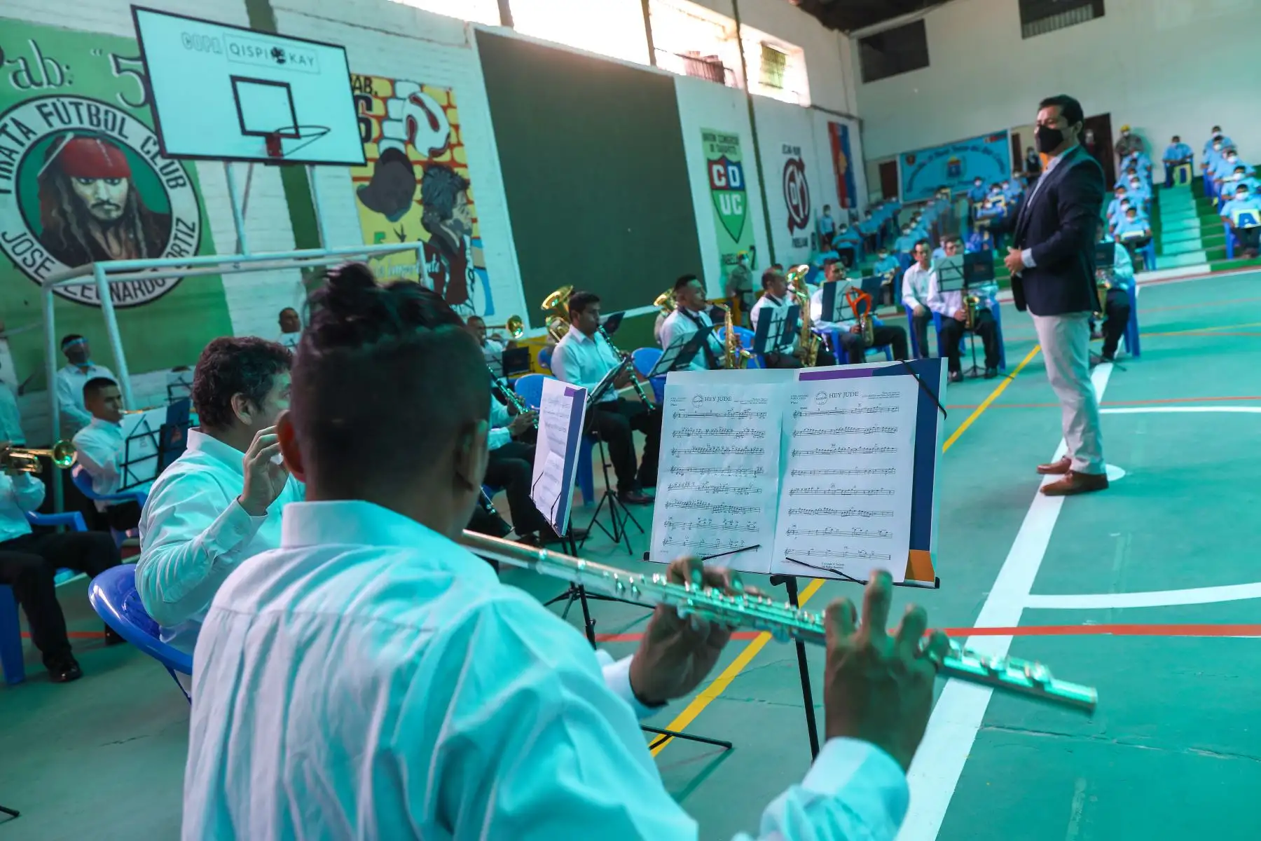 Con una ceremonia simbólica realizada en el Establecimiento Penitenciario de Lurigancho, el ministro de Justicia y Derechos Humanos, Eduardo Vega Luna y la presidenta del INPE, Susana Silva Hasembank inauguraron el año escolar 2021, en el contexto actual de una educación a distancia o no presencial, debido a la pandemia de la covid-19. Foto: INPE
