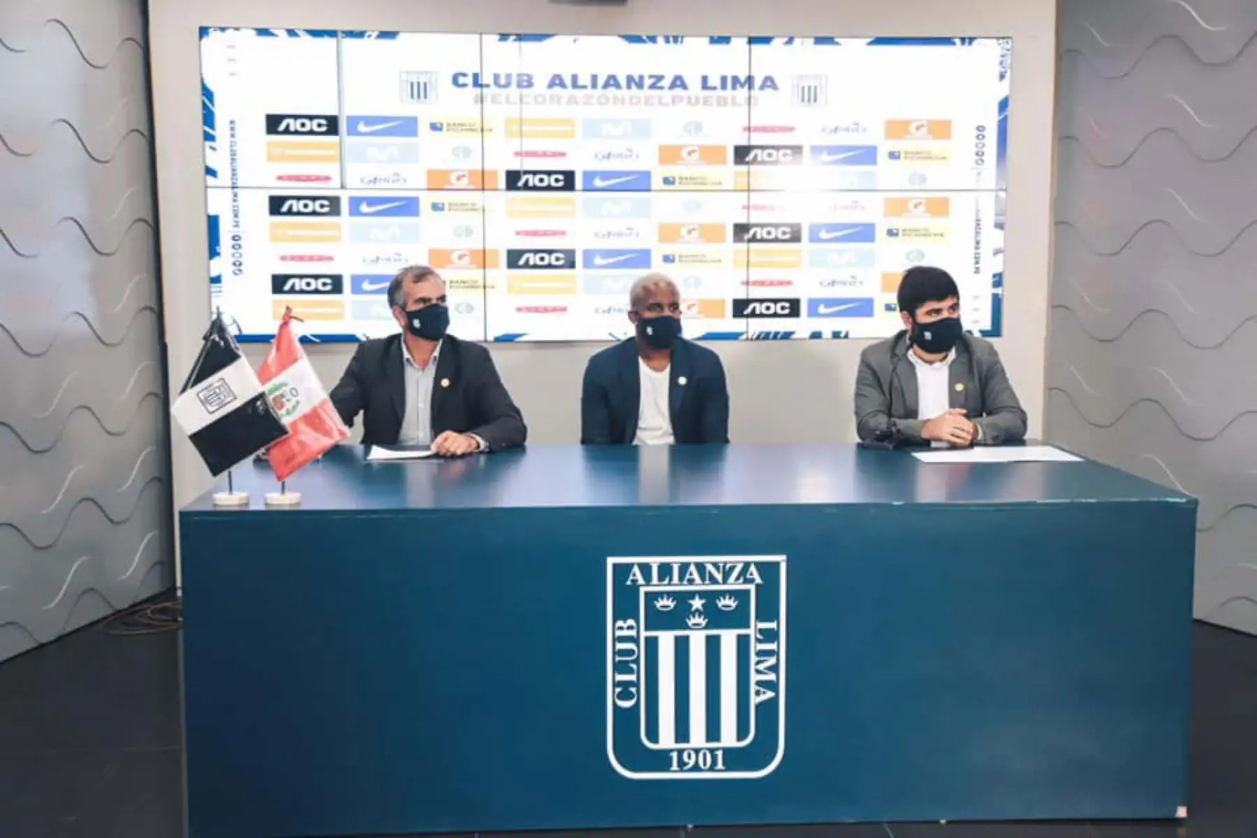 Club Alianza Lima realiza conferencia de prensa para presentar el fichaje  del jugador  Jefferson Farfán.
Foto: Alianza Lima