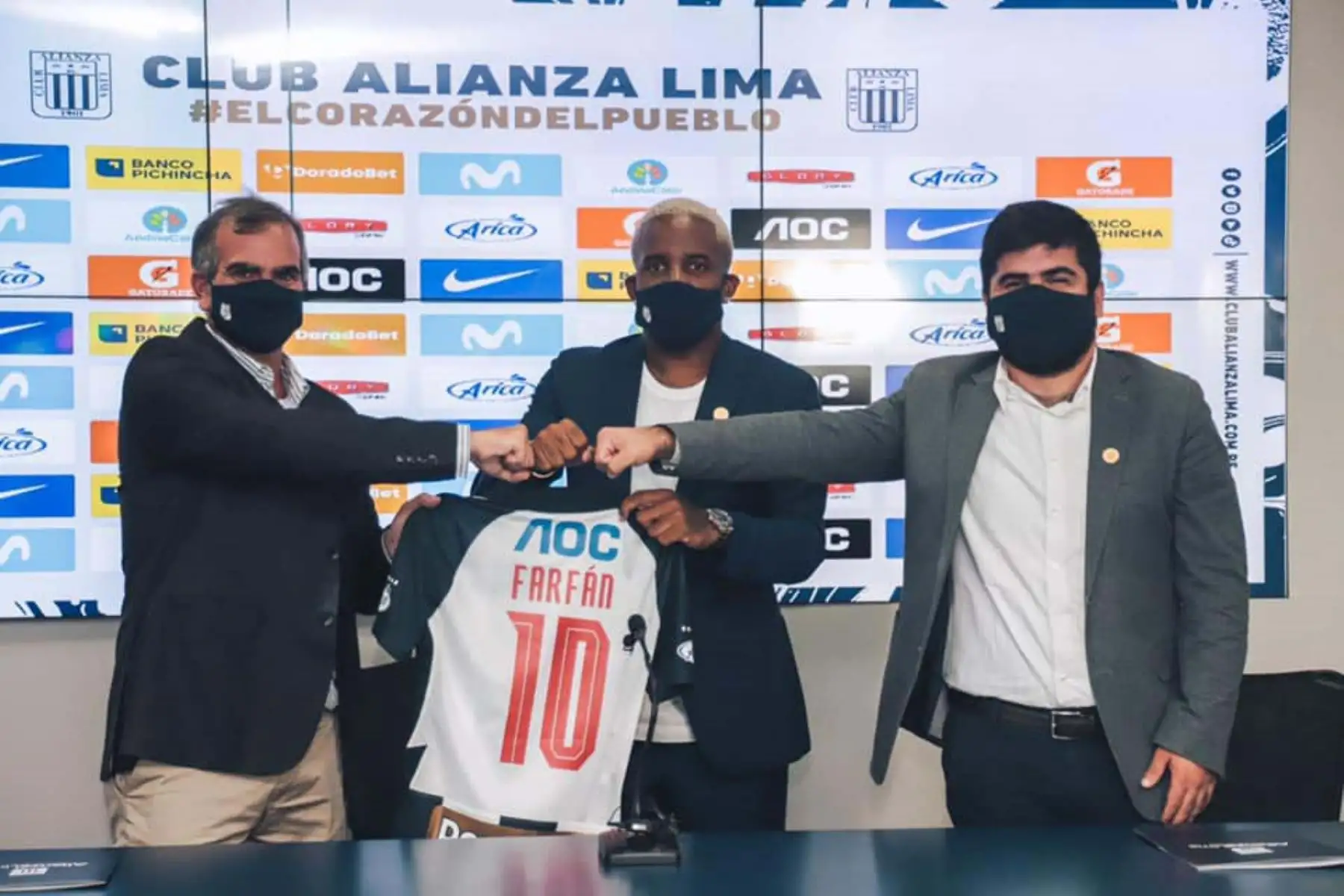 Club Alianza Lima realiza conferencia de prensa para presentar el fichaje  del jugador  Jefferson Farfán.
Foto: Alianza Lima