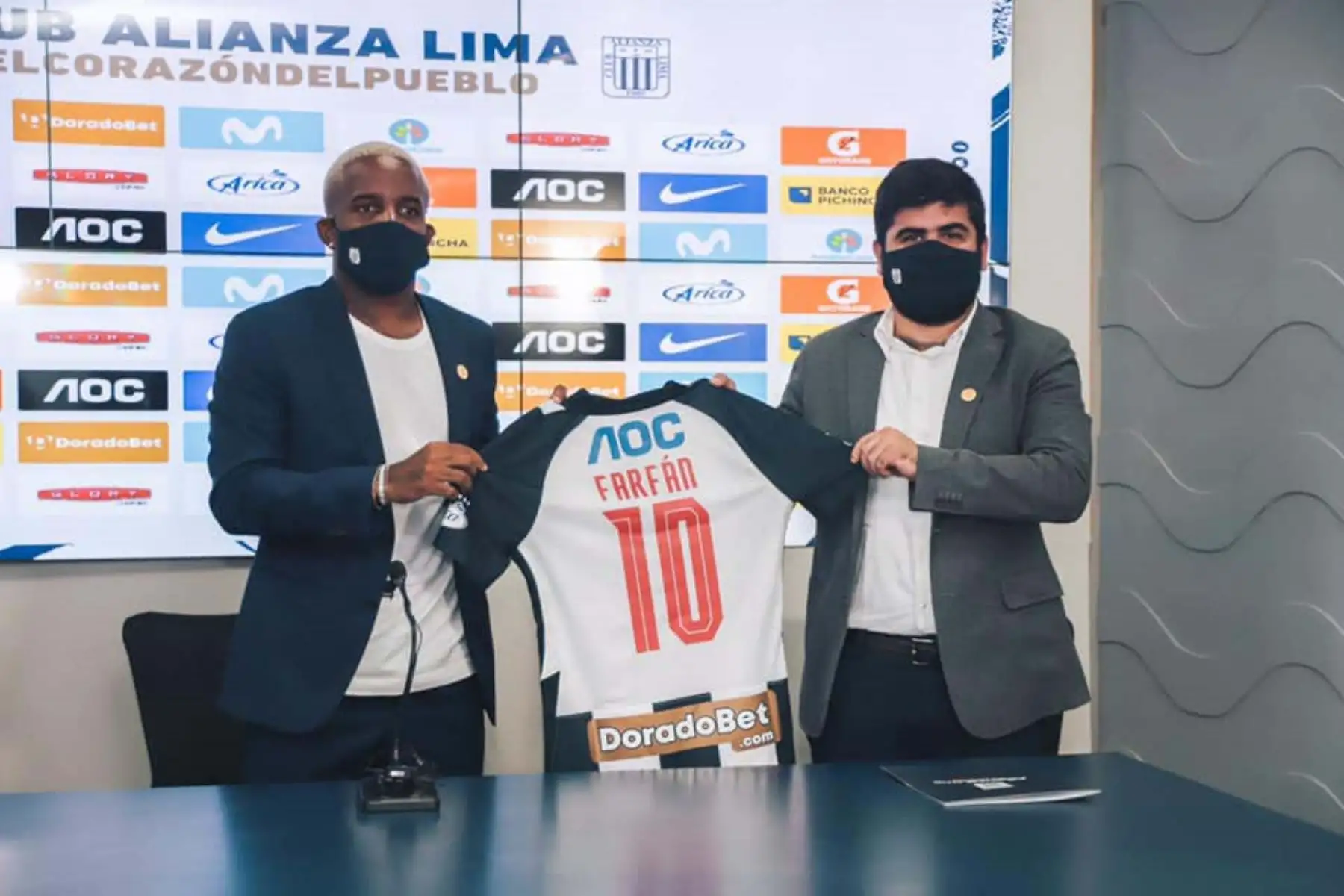 Club Alianza Lima realiza conferencia de prensa para presentar el fichaje  del jugador  Jefferson Farfán.
Foto: Alianza Lima