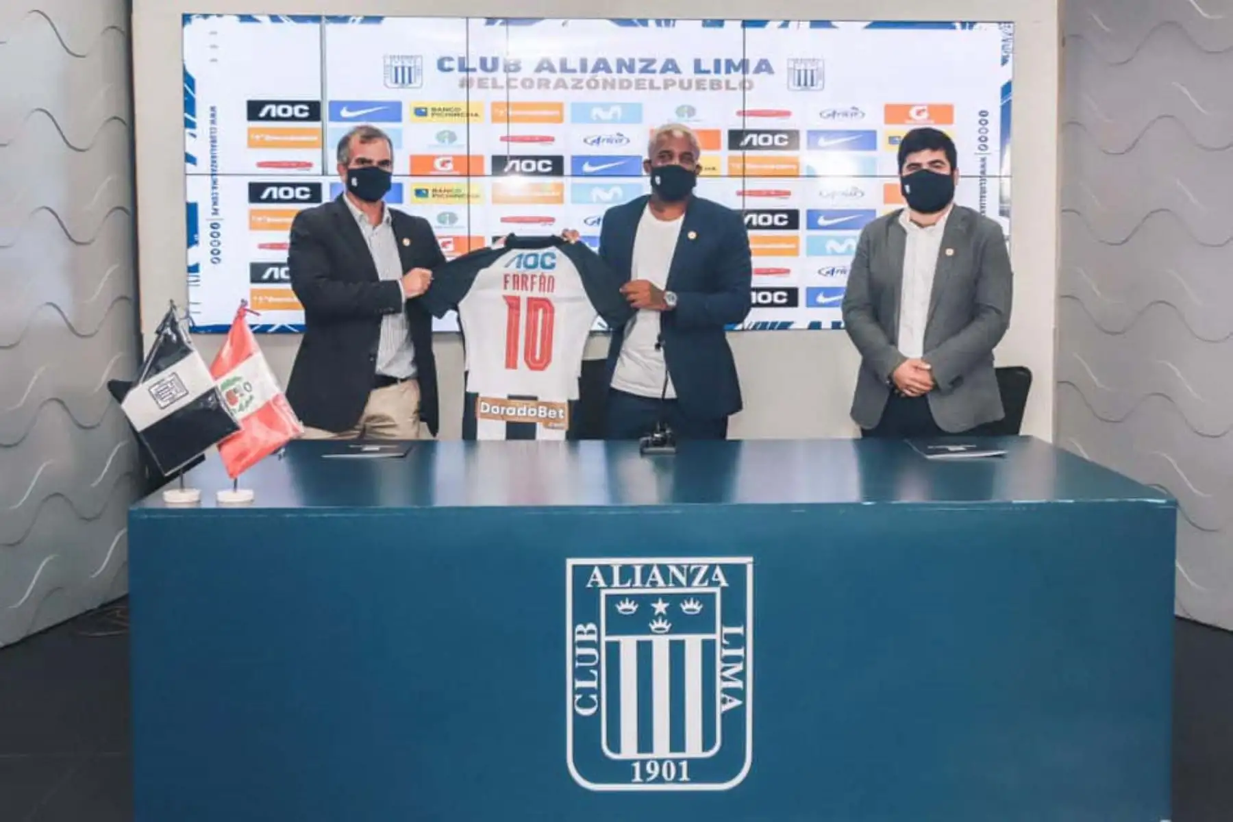 Club Alianza Lima realiza conferencia de prensa para presentar el fichaje  del jugador  Jefferson Farfán.
Foto: Alianza Lima