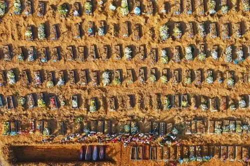 Los casos suman 12.1 millones, con 49,293 contagios en las últimas 24 horas, precisó el ministerio. Foto: AFP