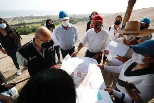 Los ministros de Vivienda, Construcción y Saneamiento, Solangel Fernández; del Ambiente, Gabriel Quijandría; y de Cultura, Alejandro Neyra, realizaron una inspección técnica en el santuario de Pachacamac. ANDINA/Difusión