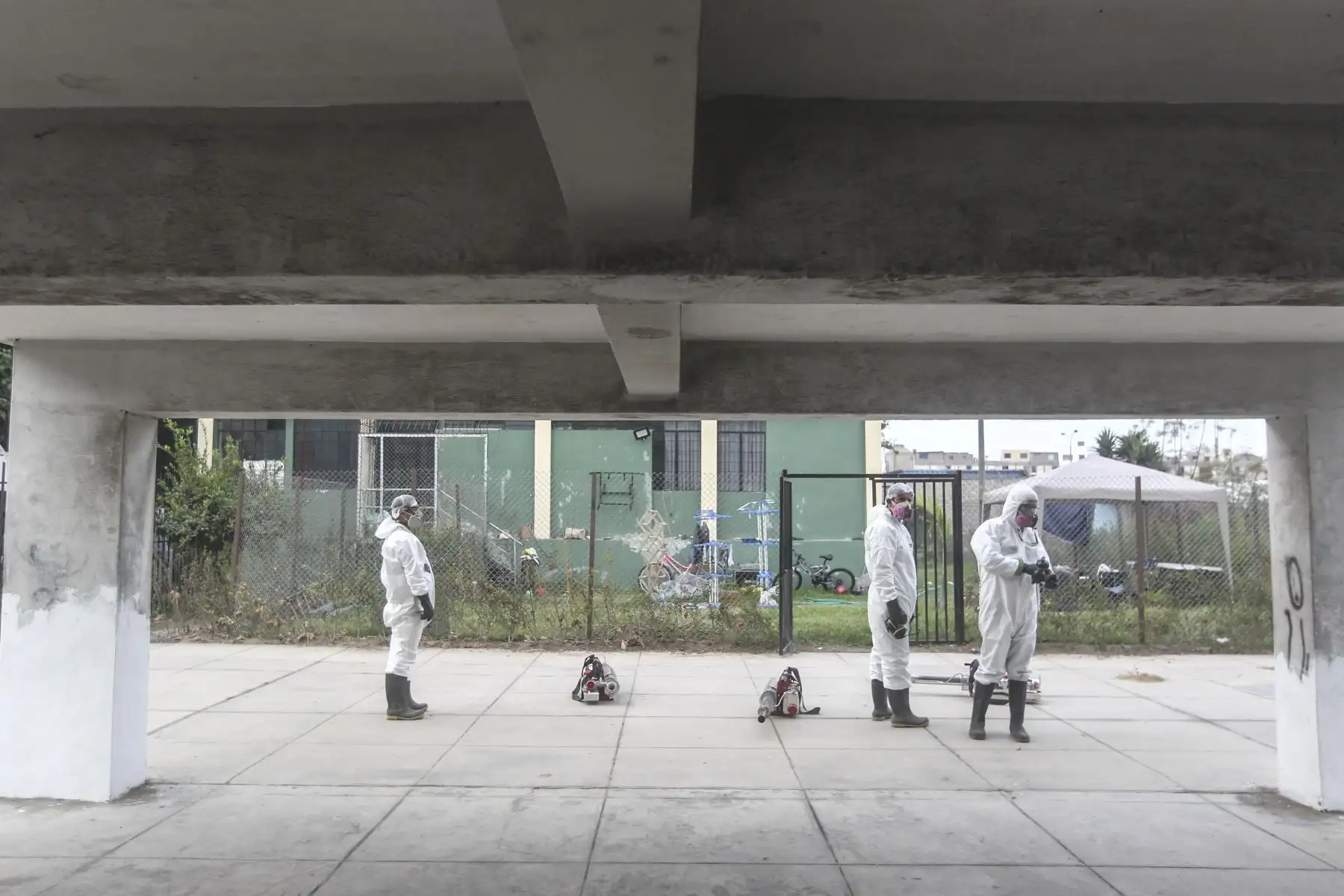 Con el propósito de evitar que proliferen los casos de dengue en el Cercado de Lima, el Ministerio de Salud, en coordinación con la Dirección de Redes Integradas de Lima Centro, continúa con labores de fumigación en la Unidad Vecinal de Mirones en el Cercado de Lima. Foto: ANDINA/Carla Patiño Ramírez