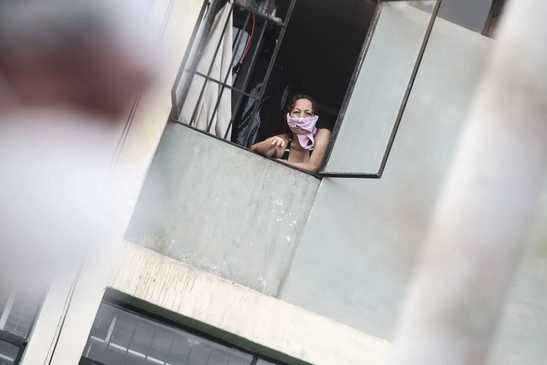 Con el propósito de evitar que proliferen los casos de dengue en el Cercado de Lima, el Ministerio de Salud, en coordinación con la Dirección de Redes Integradas de Lima Centro, continúa con labores de fumigación en la Unidad Vecinal de Mirones en el Cercado de Lima. Foto: ANDINA/Carla Patiño Ramírez