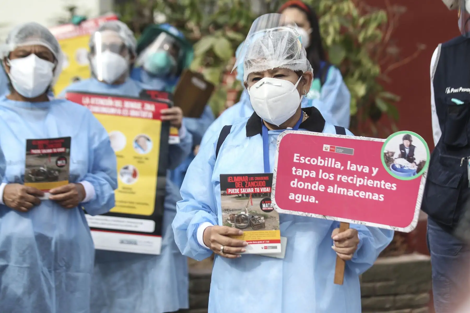 Con el propósito de evitar que proliferen los casos de dengue en el Cercado de Lima, el Ministerio de Salud, en coordinación con la Dirección de Redes Integradas de Lima Centro, continúa con labores de fumigación en la Unidad Vecinal de Mirones en el Cercado de Lima. Foto: ANDINA/Carla Patiño Ramírez