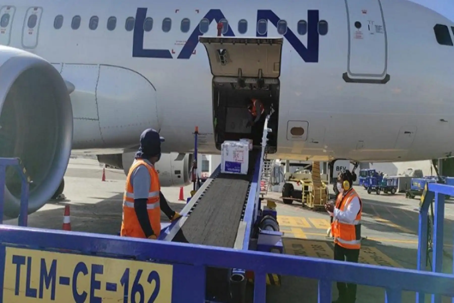Arequipa: llegan vacunas contra covid-19 para adultos mayores y FF. AA.