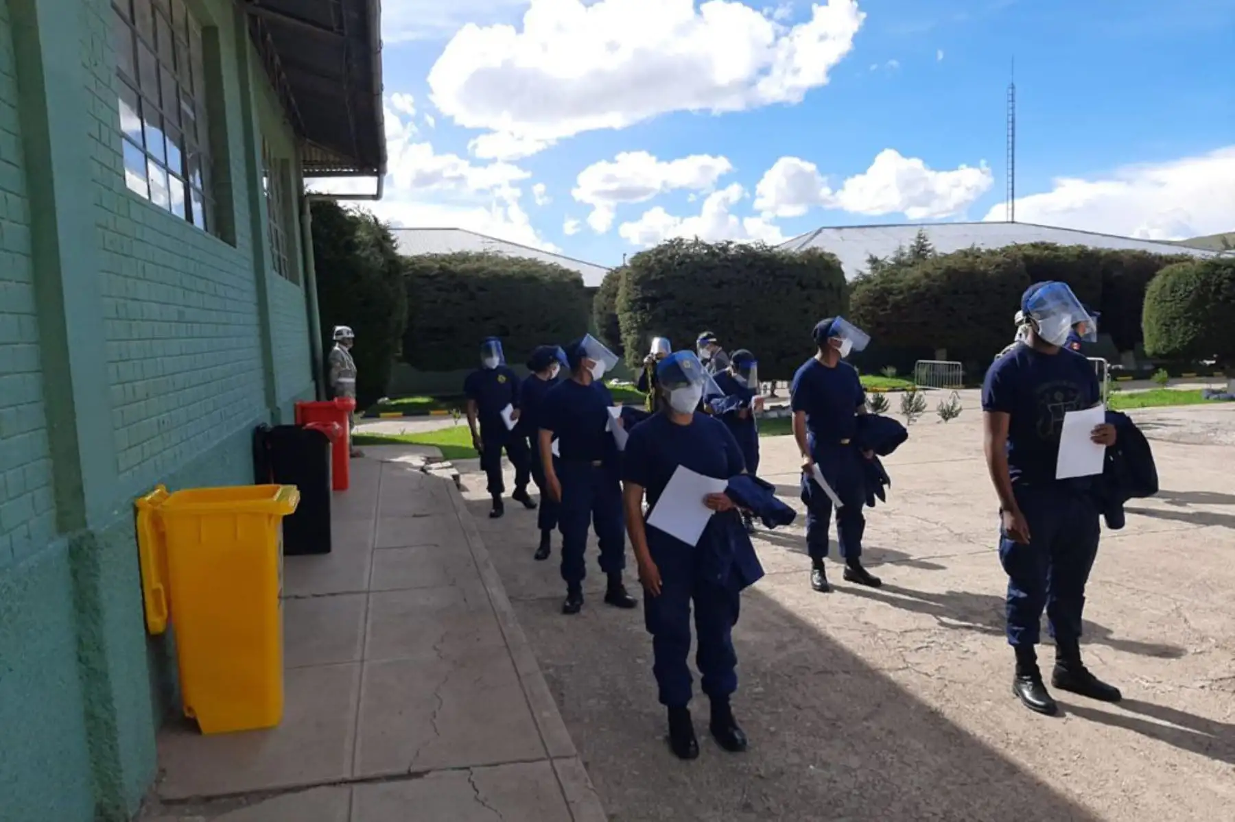 Se inició el proceso de inmunización contra el covid-19, al personal de la Marina de Guerra que viene trabajando en primera línea del área de Puno, perteneciente a la Tercera Zona Naval. Foto: ANDINA/ Mindef