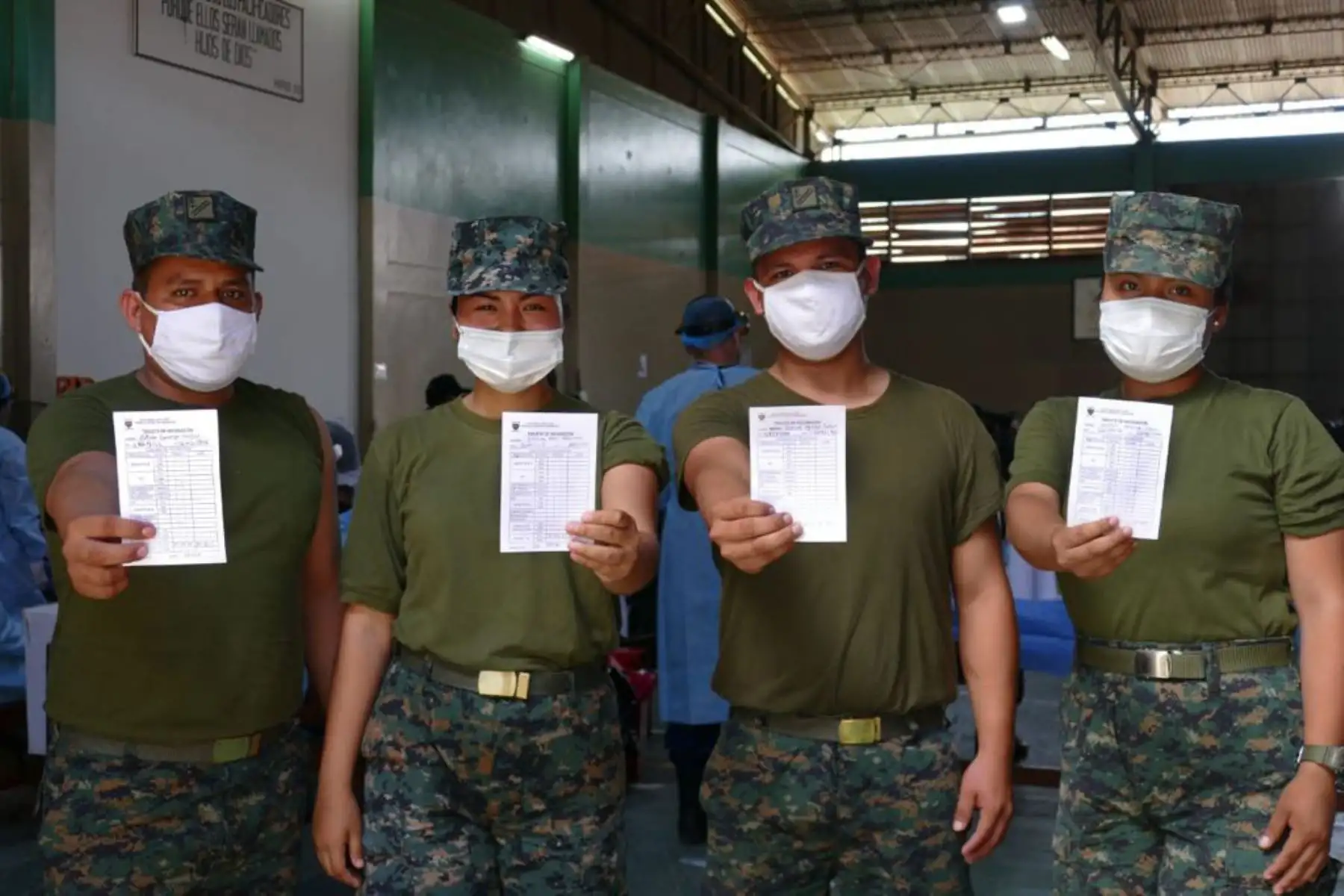 En la Estación Naval de Pucallpa, se llevó a cabo la vacunación para covid-19, del personal de la Cuarta Zona Naval, destacado a la región Ucayali. Foto: ANDINA/ Mindef