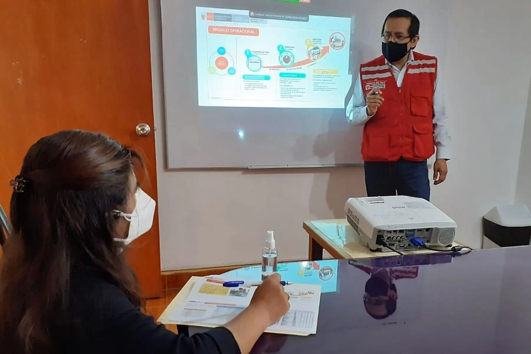 Autoridades de Qali Warma dialogan con representantes de padres y madres de familia de Ayacucho y Junín.
