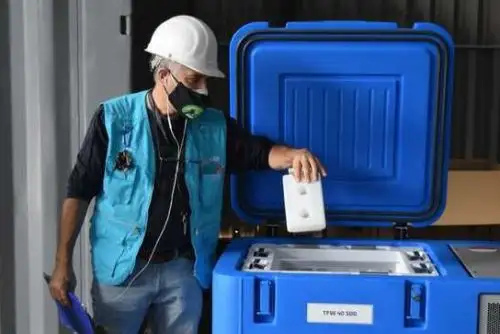 Congeladoras solares servirán para mantener la cadena de frío para las vacunas covid-19.