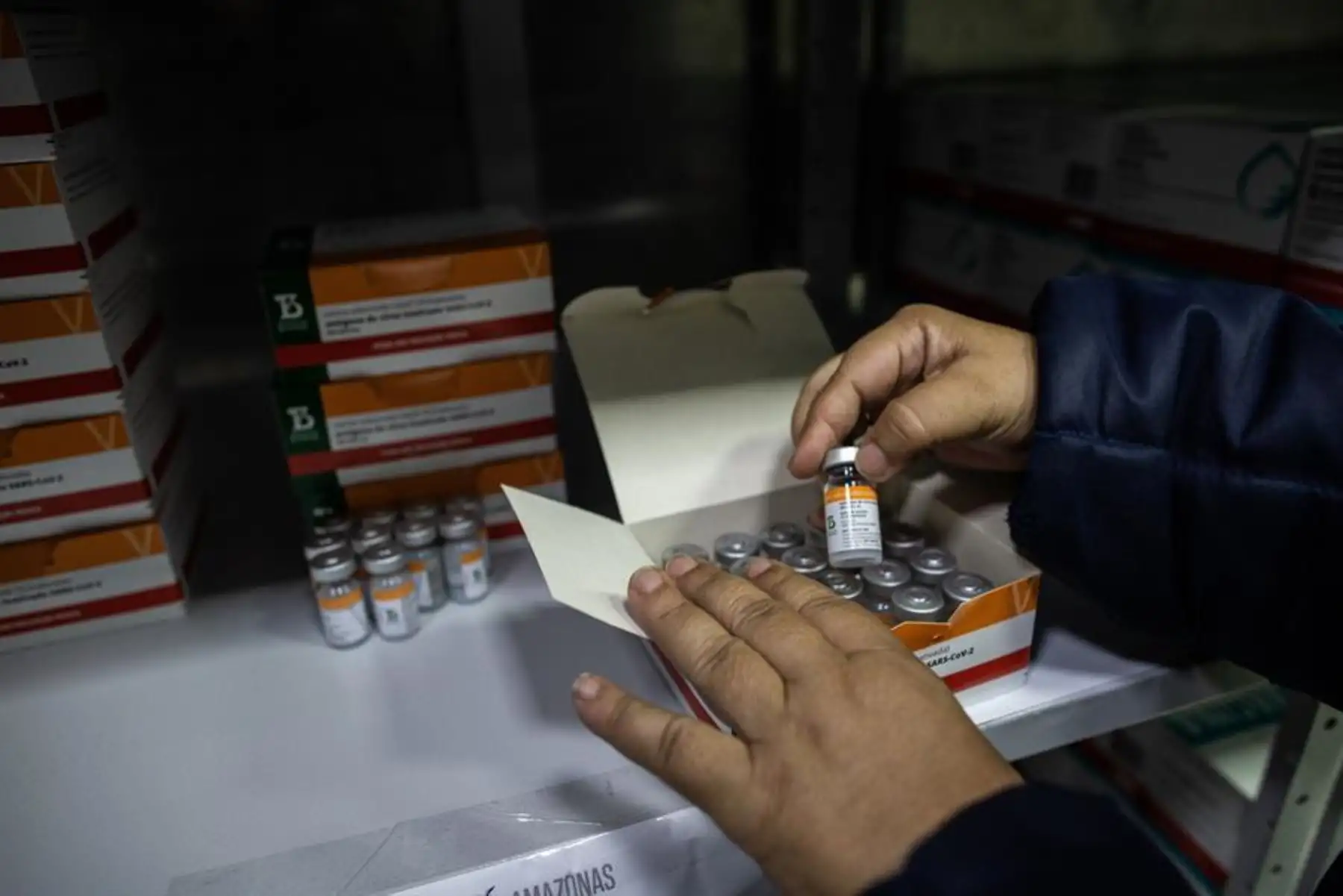 Policía brasileña investiga una millonaria oferta fraudulenta de vacunas.