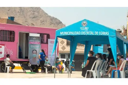La Unidad Móvil de LCC estará en la loza deportiva del AA-HH Señor de los Milagros, en Comas, hasta mañana viernes 26 de marzo. Los horarios de atención serán desde 09:00 a 14:30 horas. Foto: ANDINA/Liga contra el cáncer
