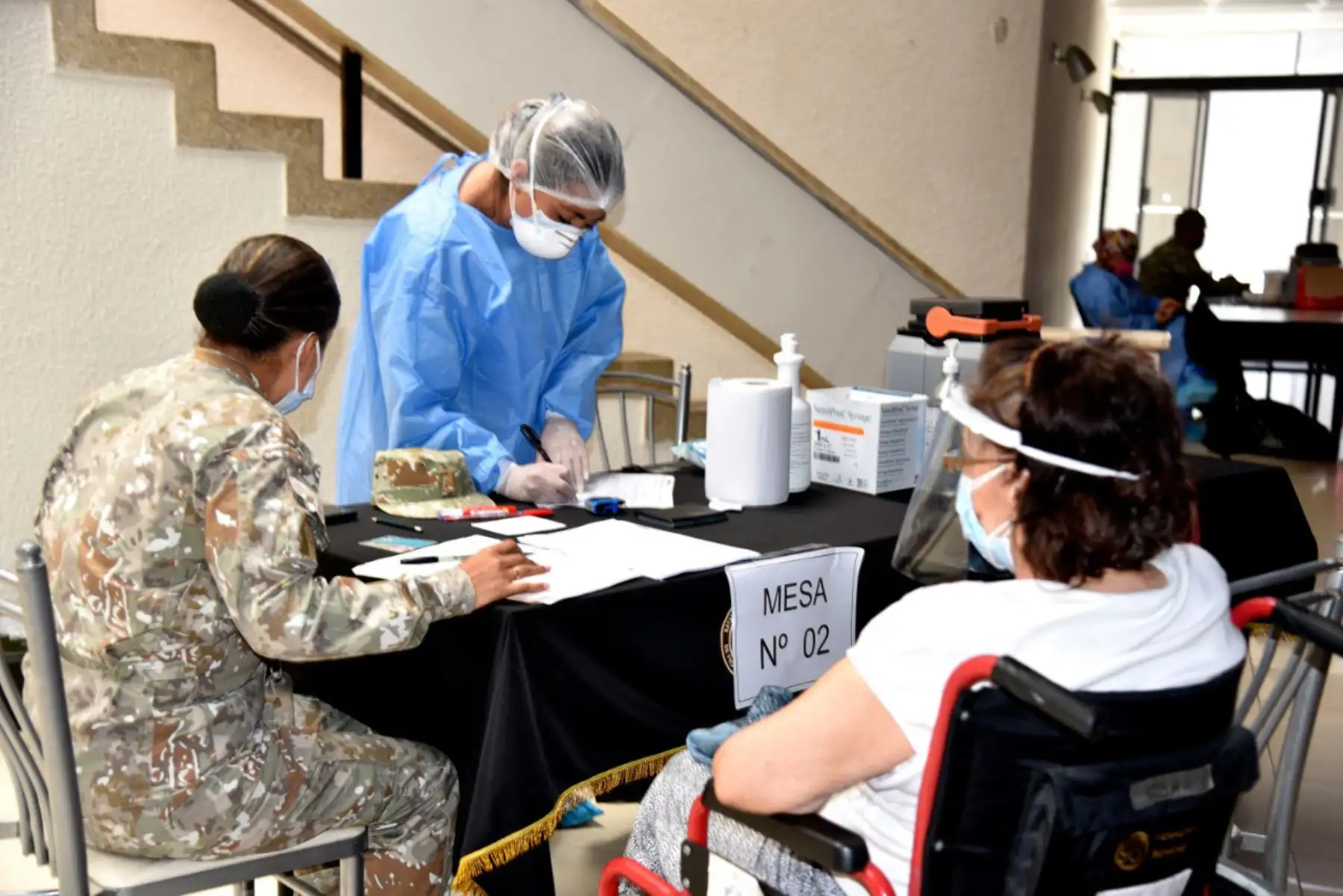 Comprometido con la salud y seguridad de nuestra familia militar, el Ejército del Perú continúa, a paso firme e infatigable, con el proceso de inmunización del personal militar en situación de retiro, esposas y viudas mayores de 80 años. Foto: @EjercitoPeru