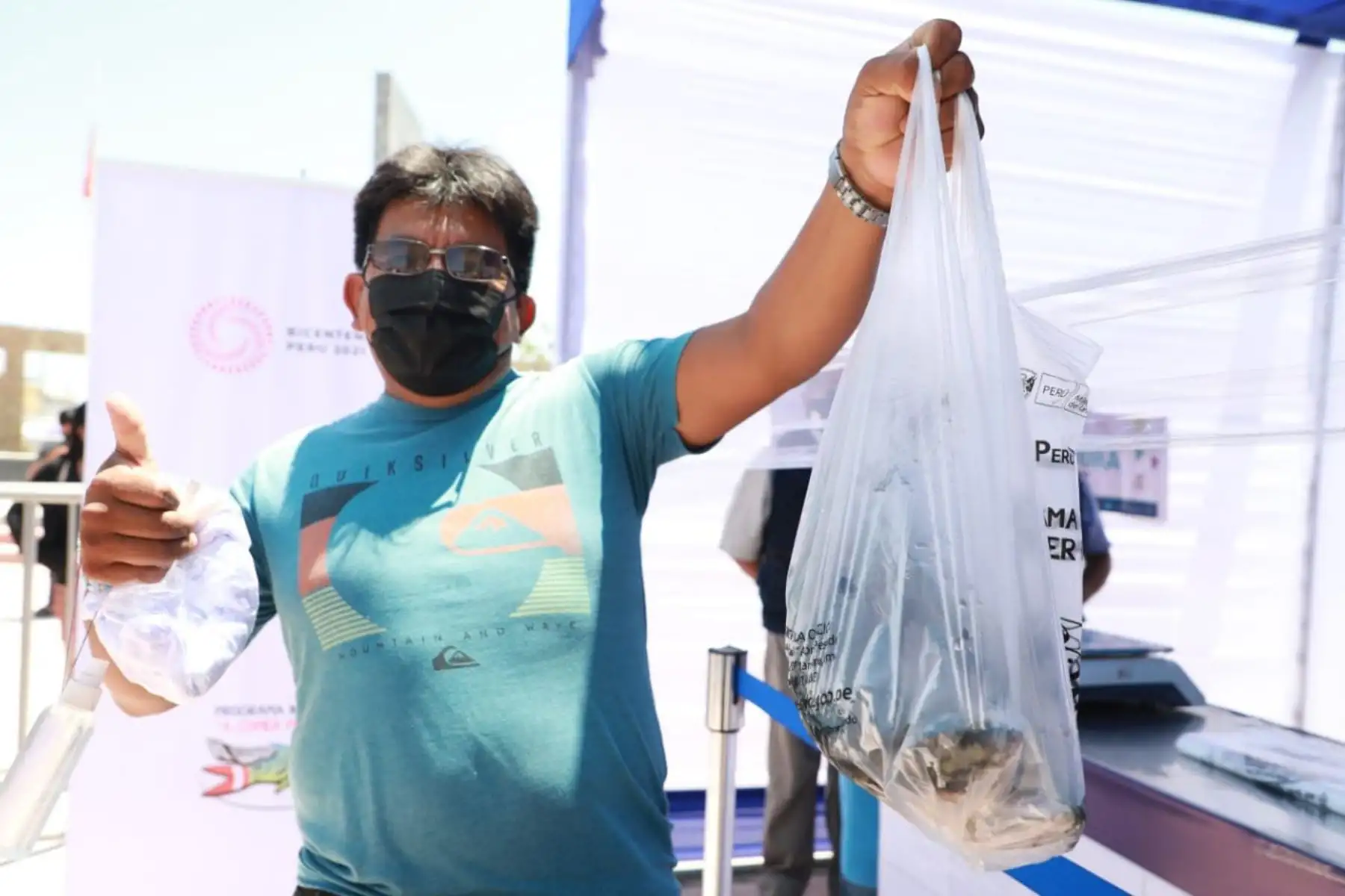 El Ministerio de la Producción participa de la actividad "Mi Pescadería" en Piura, promovida por nuestro programa A Comer Pescado, la cual brinda más de una tonelada de pescado fresco y conservas, a precio económico, para contribuir con la buena salud de los ciudadanos. Foto: Produce