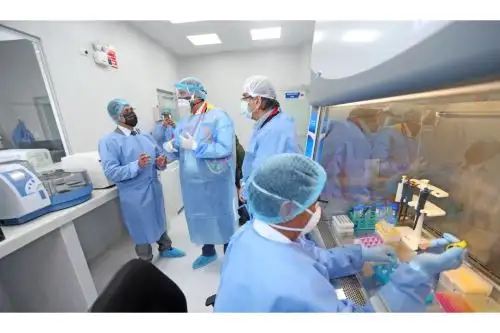 Laboratorio de análisis de pruebas moleculares para descarte de covid-19. ANDINA/Prensa Presidencia