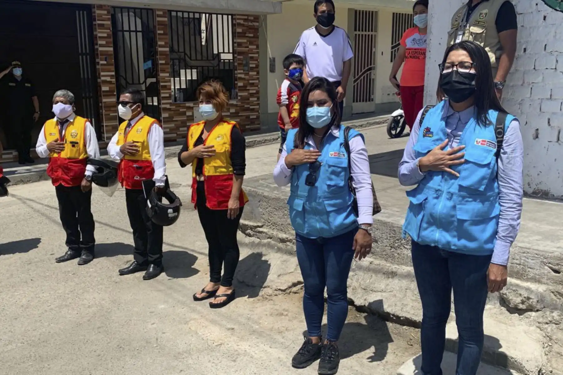 El viceministro  Nicolas Zevallos visita el programa “Barrio Seguro” de Wichanzao, donde la PNP, junto a la comunidad, recuperaron un espacio público. Además, juramentó la segunda junta vecinal juvenil que trabajará a favor de la seguridad. Foto: ANDINA/Mininter