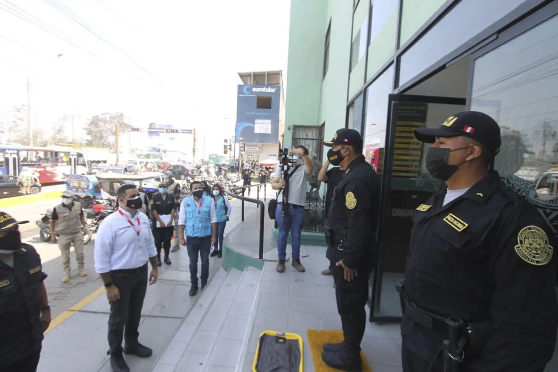 El viceministro  Nicolas Zevallos visita el programa “Barrio Seguro” de Wichanzao, donde la PNP, junto a la comunidad, recuperaron un espacio público. Además, juramentó la segunda junta vecinal juvenil que trabajará a favor de la seguridad. Foto: ANDINA/Mininter