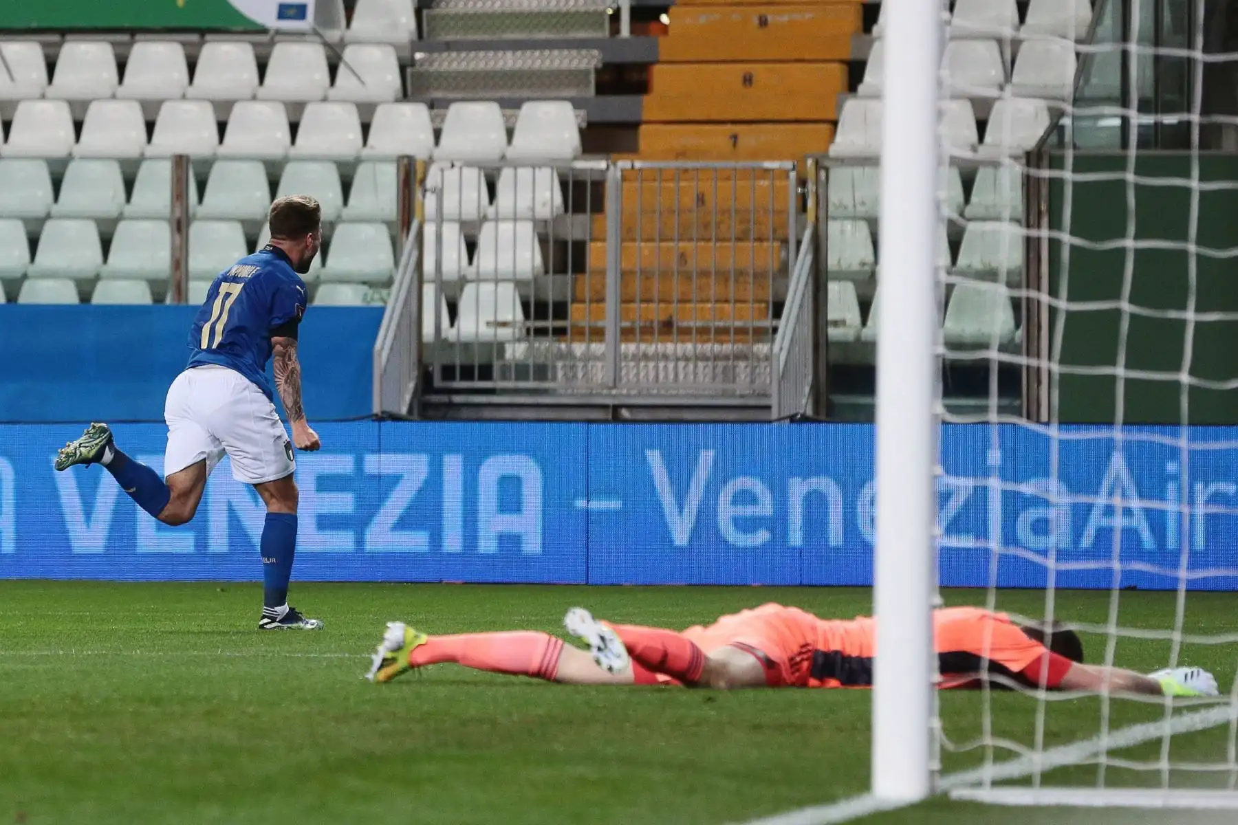 El italiano Ciro Immobile celebra tras anotar el 2-0 en el partido de clasificación para la Copa Mundial de la FIFA Qatar 2022. Foto: EFE