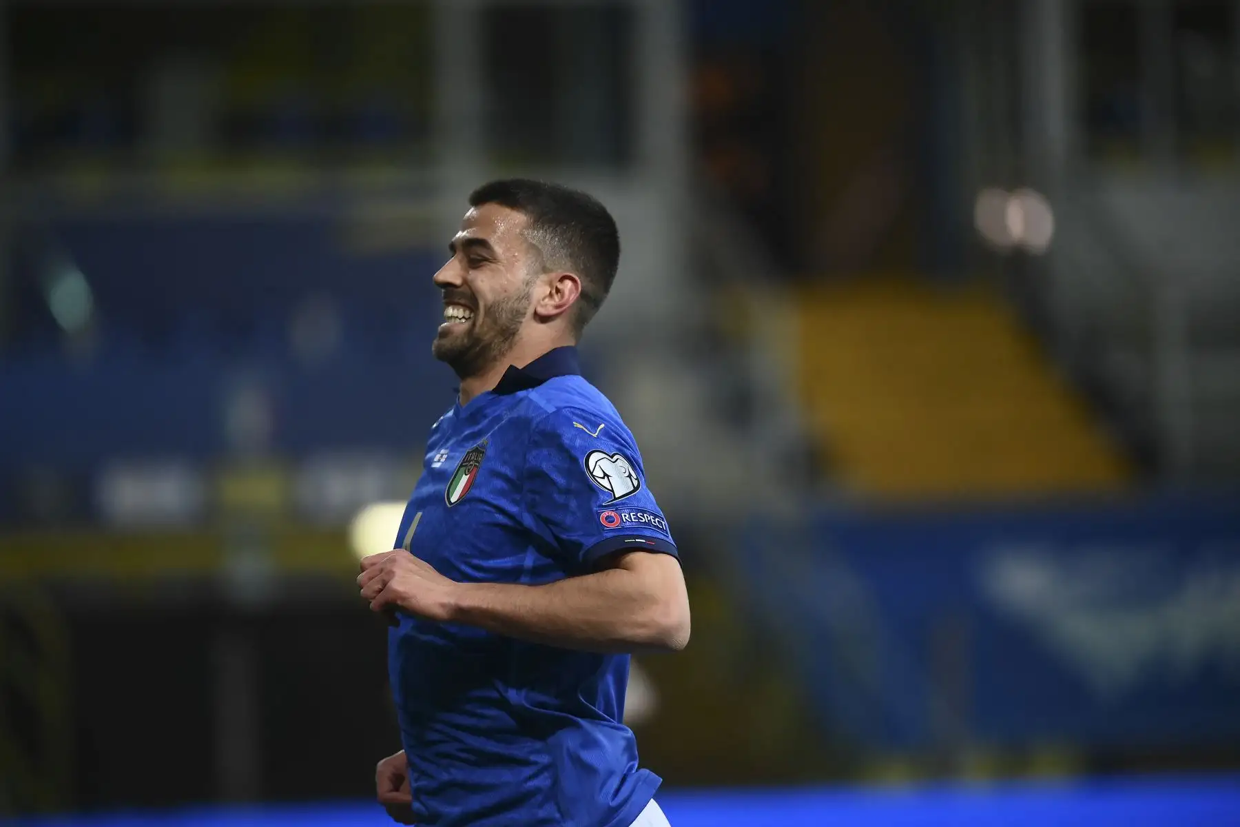 El defensa italiano Leonardo Spinazzola reacciona después de perder una oportunidad de gol durante el partido de fútbol de clasificación para el Grupo C de la Copa Mundial de la FIFA Qatar 2022. Foto: AFP