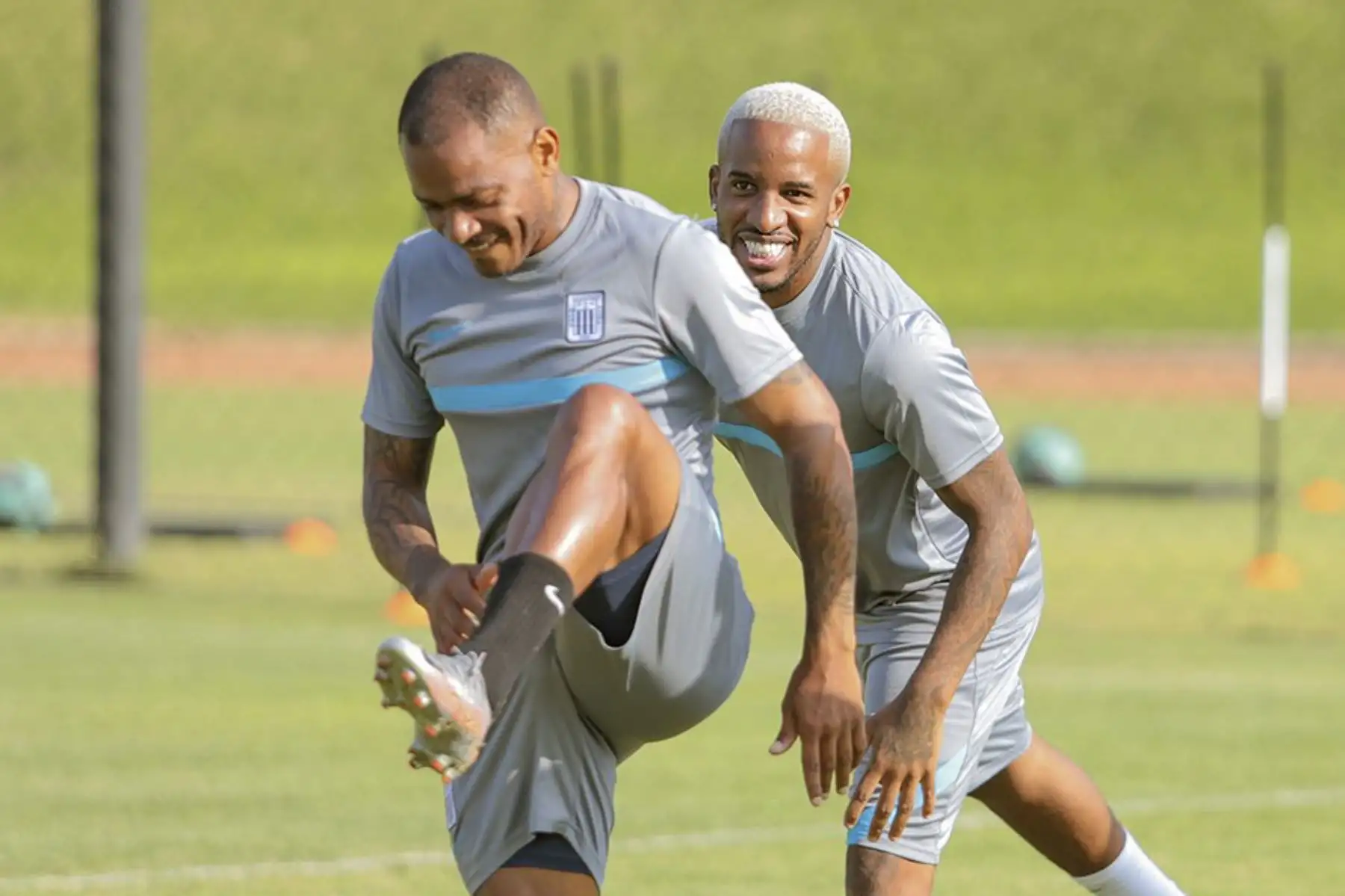 Jefferson Farfán realizó su primer entrenamiento con Alianza Lima tras fichar para la temporada 2021. Los trabajos se desarrollaron en las instalaciones del Colegio de la Imaculada, en Surco. Foto: Club Alianza Lima