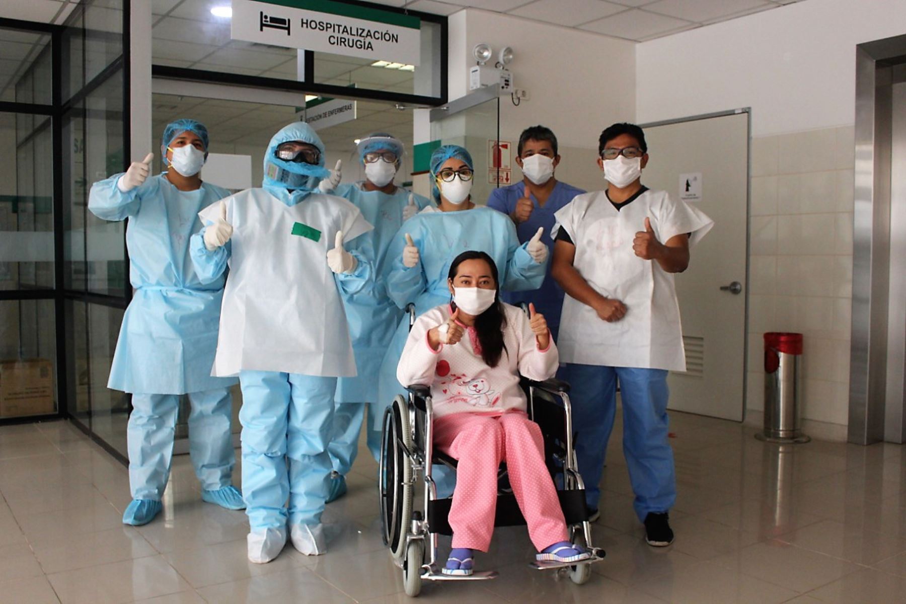 Pacientes reciben el alta médica en el Hospital Emergencia Ate Vitarte tras vencer al covid-19. Foto: ANDINA/Difusión