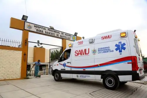 En el hospital de Ascope también se entregaron 30 balones de oxígeno medicinal, que buscan salvar vidas de pacientes infectados con la covid-19. Foto: AFP