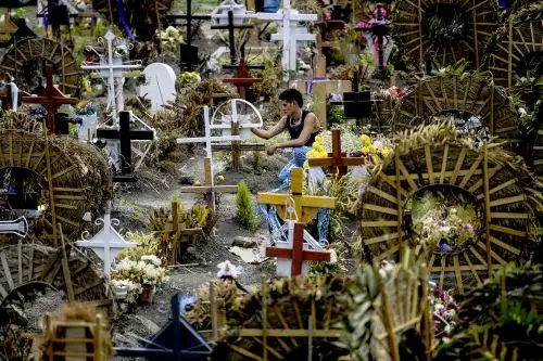 En las últimas 24 horas se registraron 584 nuevas defunciones. Foto: AFP