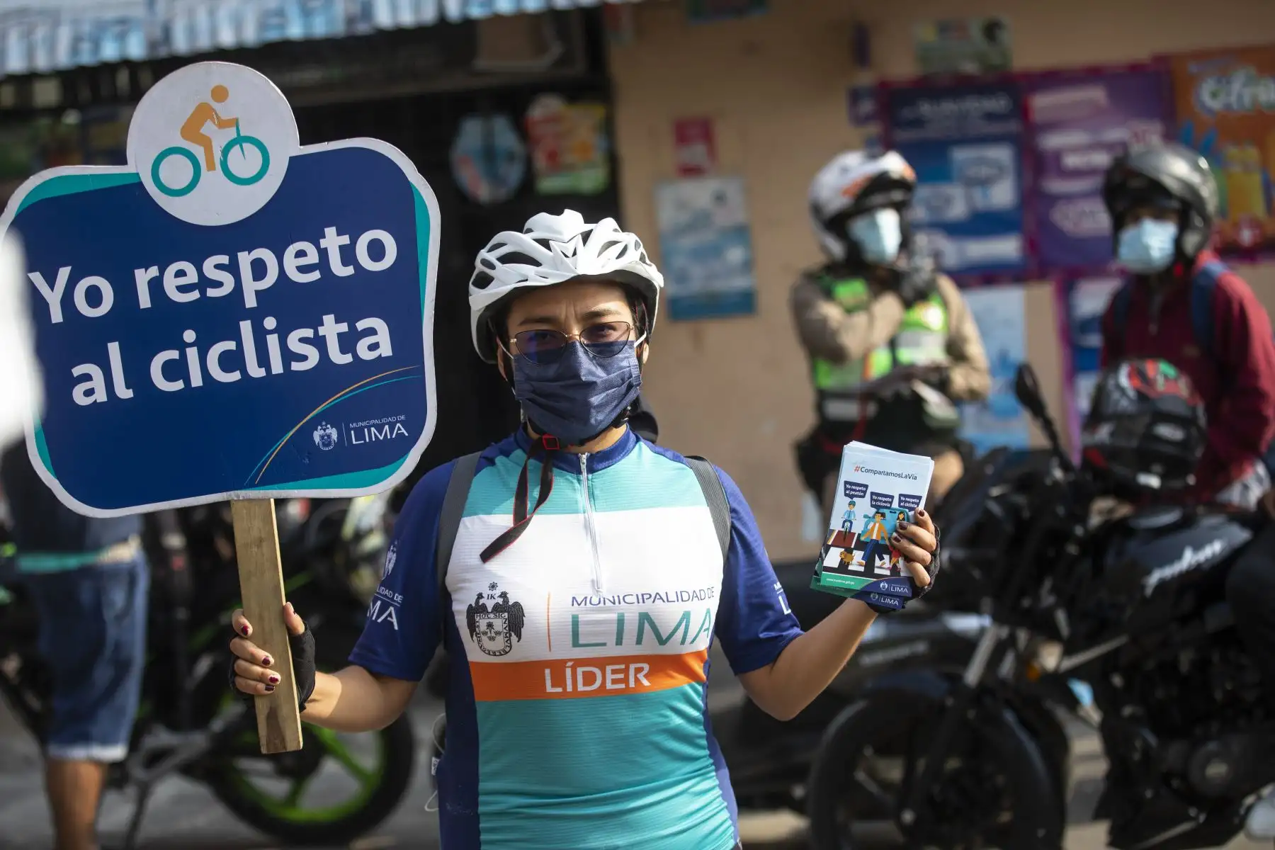 La Municipalidad de Lima y la Policía Nacional del Perú realizan operativo de invasión de ciclovías en la avenida universitaria. Foto: MML