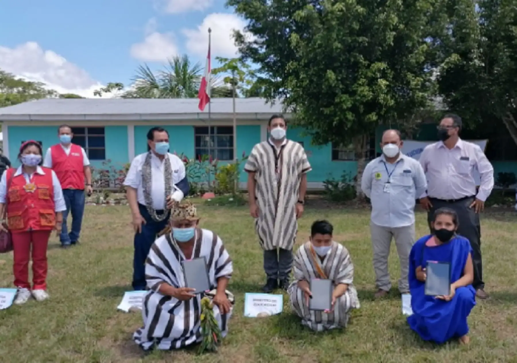 El ministro de Educación, Ricardo Cuenca Pareja , inició hoy en la provincia de Atalaya, en la región  Ucayali, la entrega de tabletas a más de 20 mil  escolares y docentes de zonas rurales y urbanas focalizadas de esta localidad, en el marco del proyecto de cierre de la brecha digital y como parte del proceso de enseñanza y aprendizaje  durante la emergencia sanitaria. Foto: Minedu
