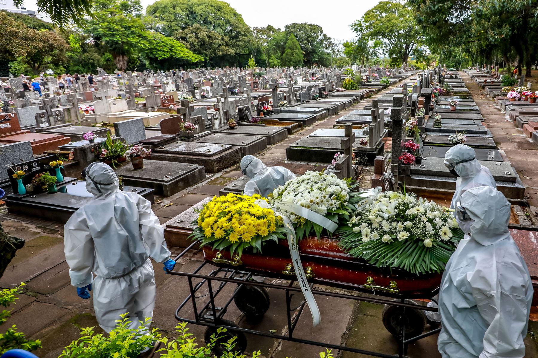 Con 212 millones de habitantes, Brasil es el segundo país con mayor número de fallecidos y contagios por covid-19, superado únicamente por Estados Unidos. Foto: AFP