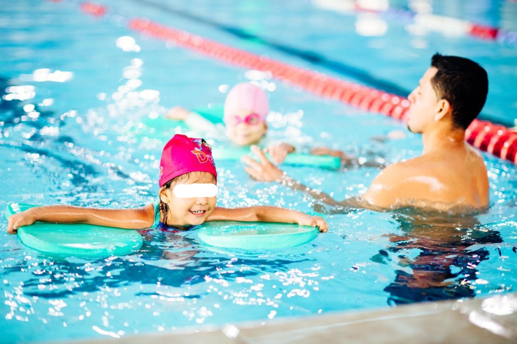 La natación ayuda a fortalecer la autoconfianza en el niño. Foto: Andina