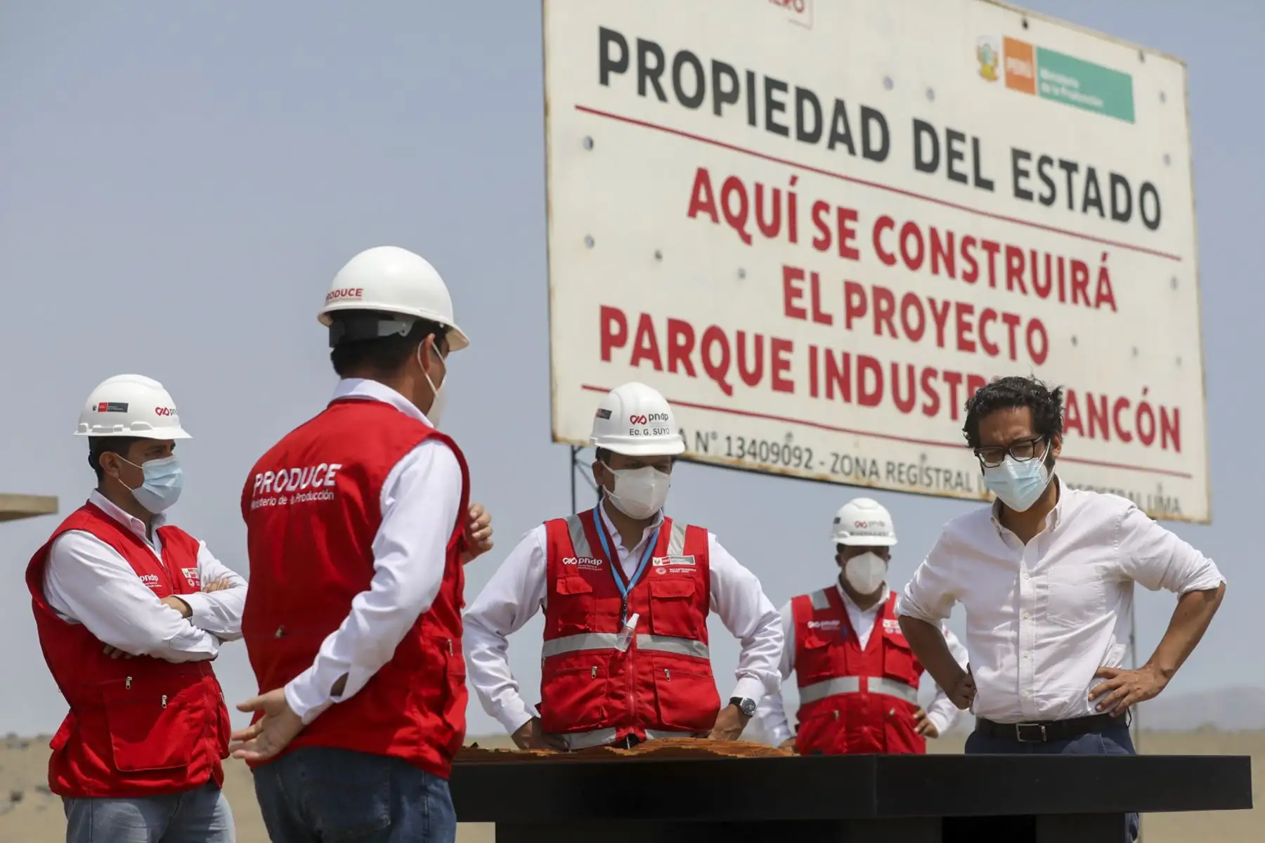 El ministro de la Producción, José Luis Chicoma, junto a los titulares de Ambiente y de Vivienda, inspeccionaron el terreno de la futura “Ciudad Bicentenario” a fin de constatar los avances en la planificación y ejecución de los proyectos a desarrollarse. Foto: ANDINA/Produce