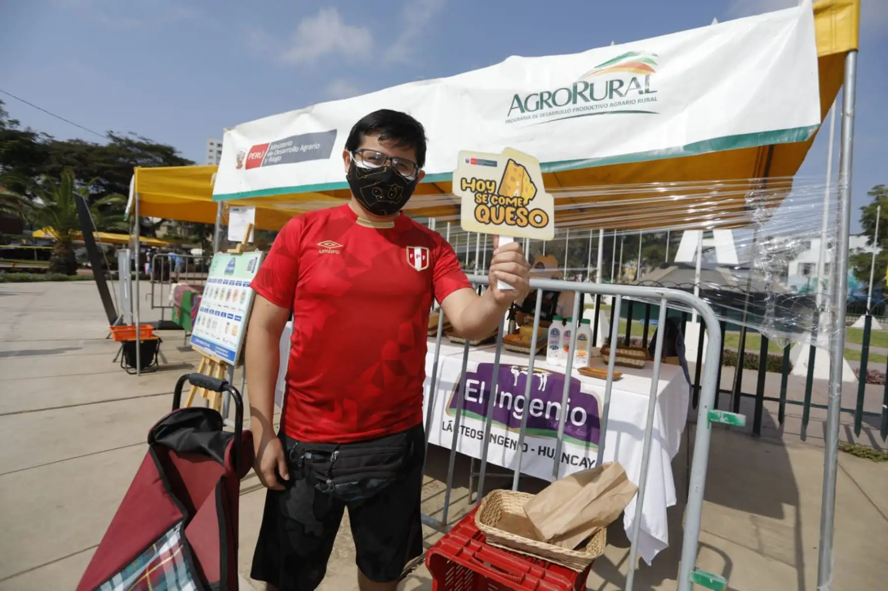 Lanzamiento de la Campaña del Queso en el Mercado MIDAGRI "De la Chacra a la Olla 2021", denominada “ Maestros Queseros del Perú : de su variedad sus sabores “. El evento se realiza en el parque de Las Américas en el distrito de Pueblo Libre.
Foto: Midagri