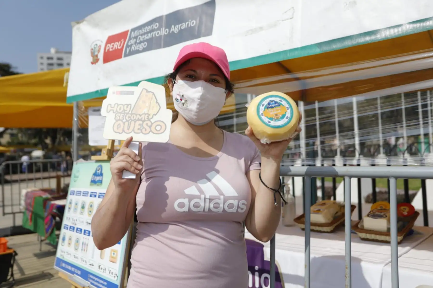 Lanzamiento de la Campaña del Queso en el Mercado MIDAGRI "De la Chacra a la Olla 2021", denominada “ Maestros Queseros del Perú : de su variedad sus sabores “. El evento se realiza en el parque de Las Américas en el distrito de Pueblo Libre.
Foto: Midagri