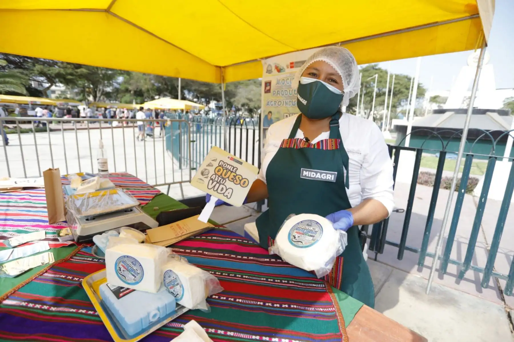En el marco de la celebración del Día Internacional del Queso, el ministro de Desarrollo Agrario y Riego, Federico Tenorio Calderón, destacó que en el Perú, con esfuerzo, perseverancia y optimismo, 388,450 productores de la pequeña agricultura familiar elaboran más de 50 diferentes variedades de queso a nivel nacional. Foto: ANDINA/difusión.