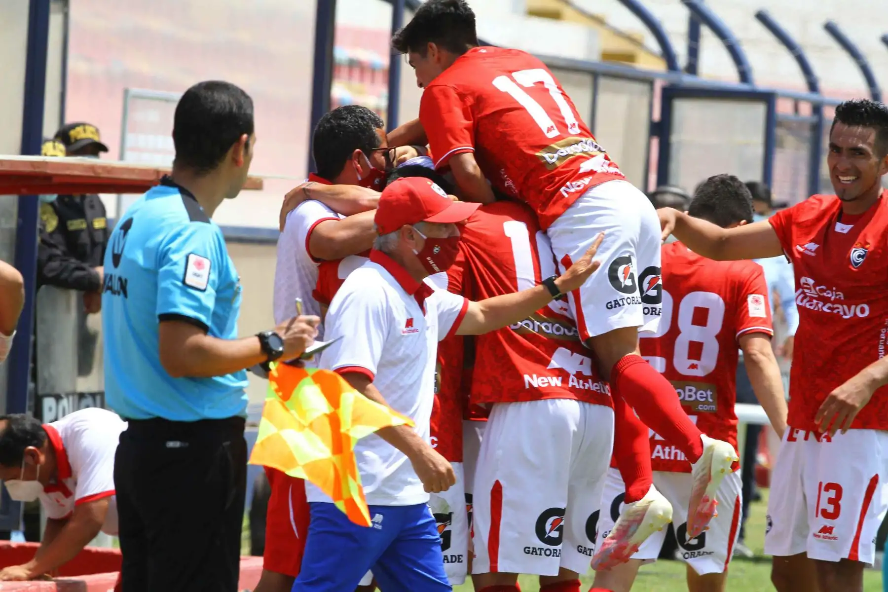 El jugador Adrián Ugarriza de Cienciano celebra su gol anotado ante Alianza Atlético por la tercera fecha de la Liga 1, en el estadio Iván Elías Moreno.
 Foto: Liga 1