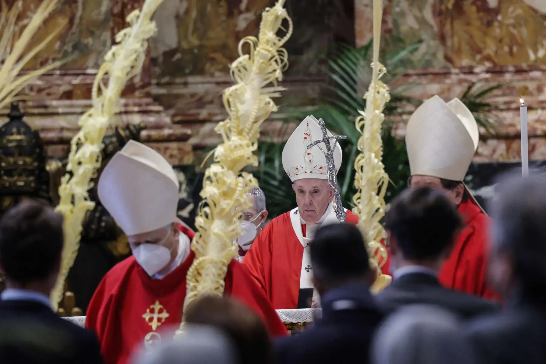 El Papa Francisco celebra la misa del Domingo de Ramos en el Vaticano, en medio de la pandemia del coronavirus Covid-19.
Foto: AFP