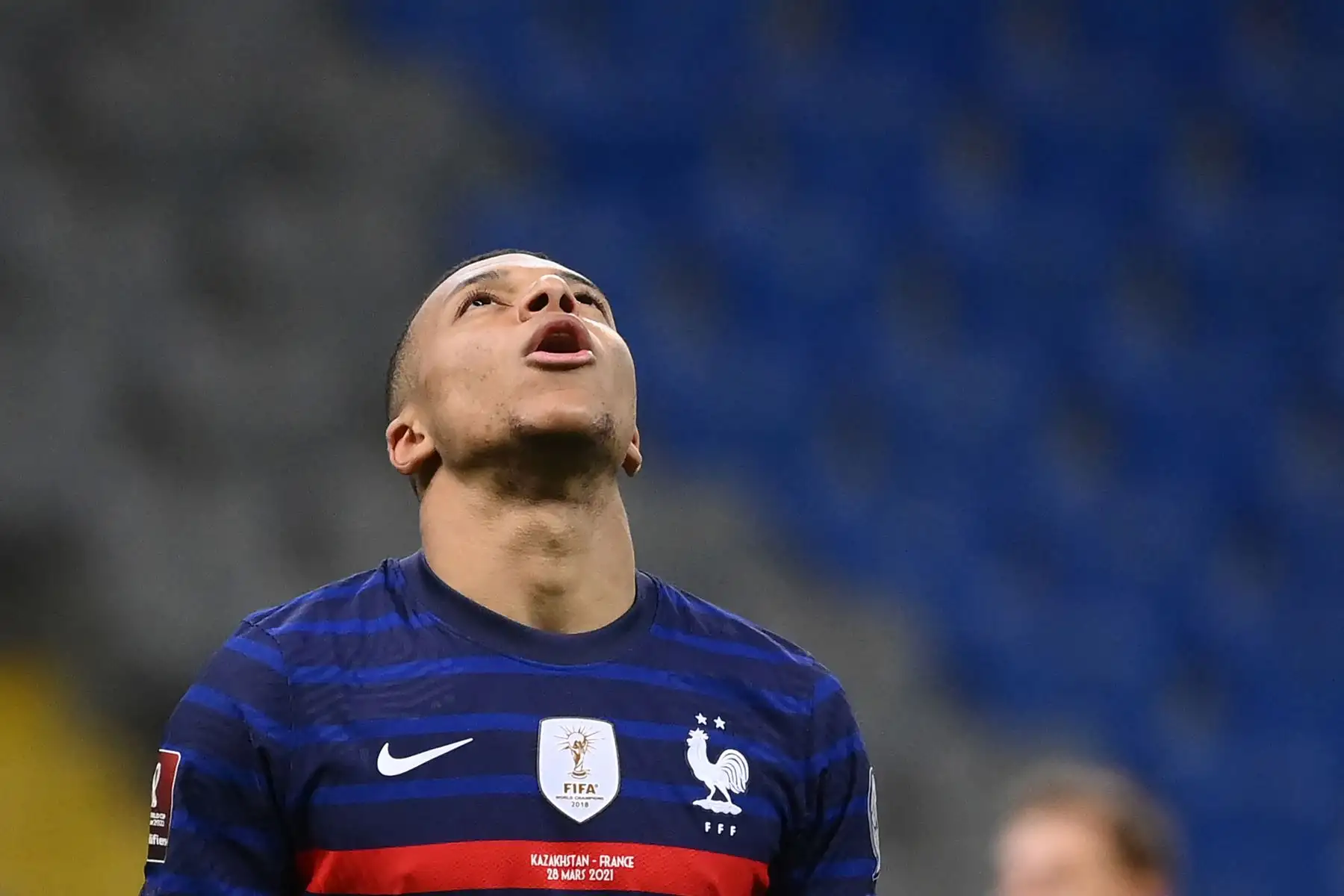 El delantero francés Kylian Mbappé reacciona tras fallar un penalti durante el partido de clasificación del Grupo D para la Copa Mundial de la FIFA Qatar 2022 entre Kazajistán y Francia, 
Foto: AFP